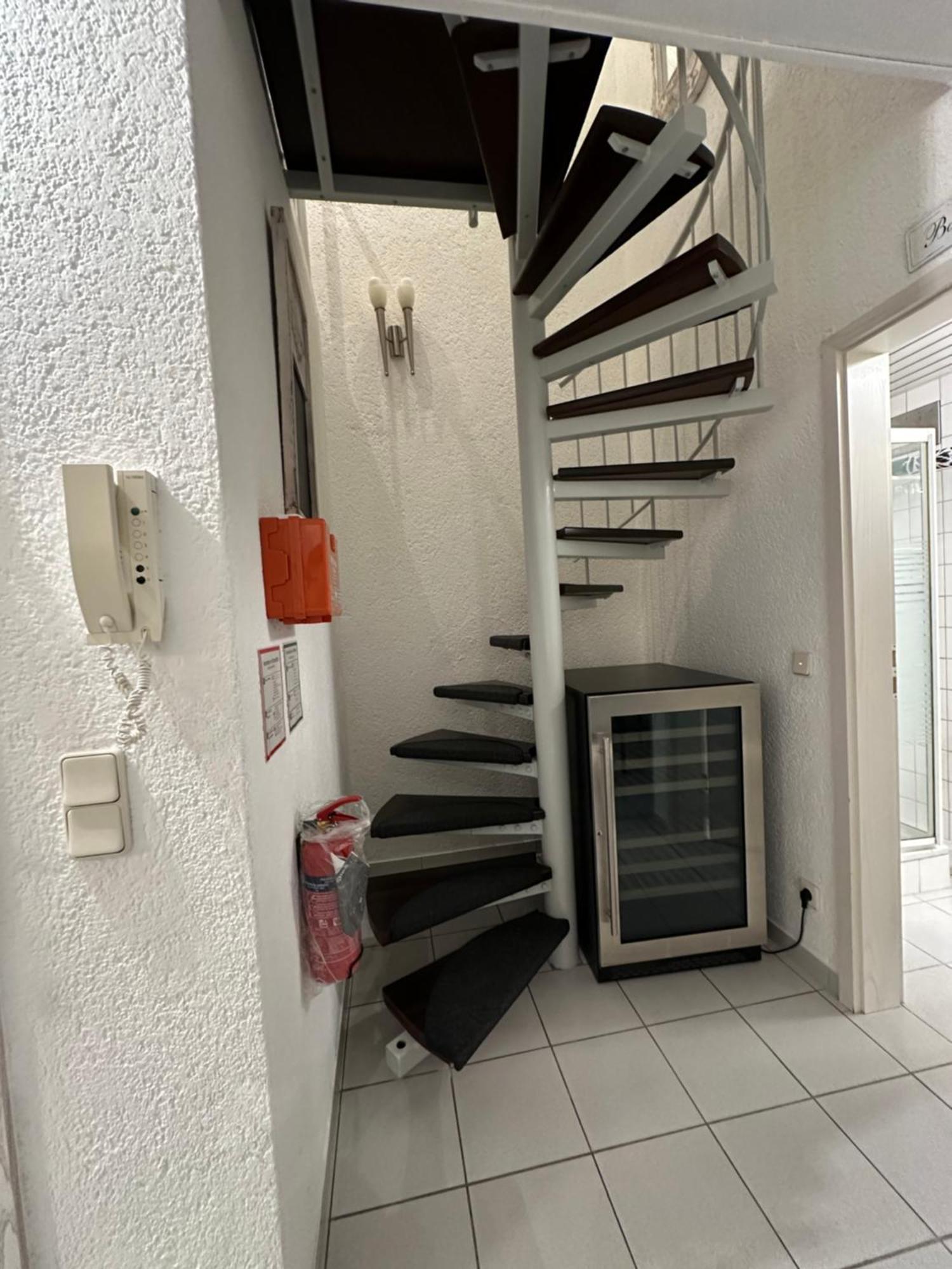Zentrale Maisonette Mit Buero & Parkplatz Griesheim  Extérieur photo
