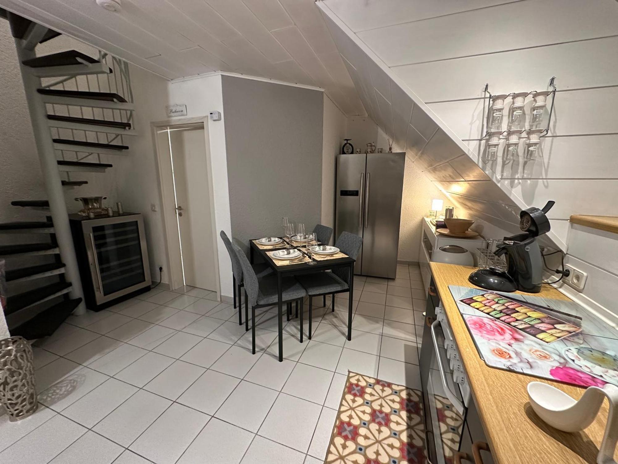 Zentrale Maisonette Mit Buero & Parkplatz Griesheim  Extérieur photo